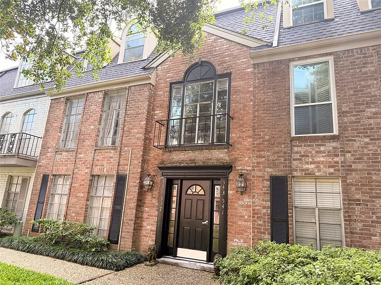 537 N Post Oak Ln #537 — Photo 1