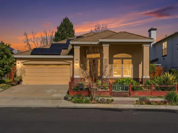 1655 Valley Oaks Dr, Gilroy, CA 95020
