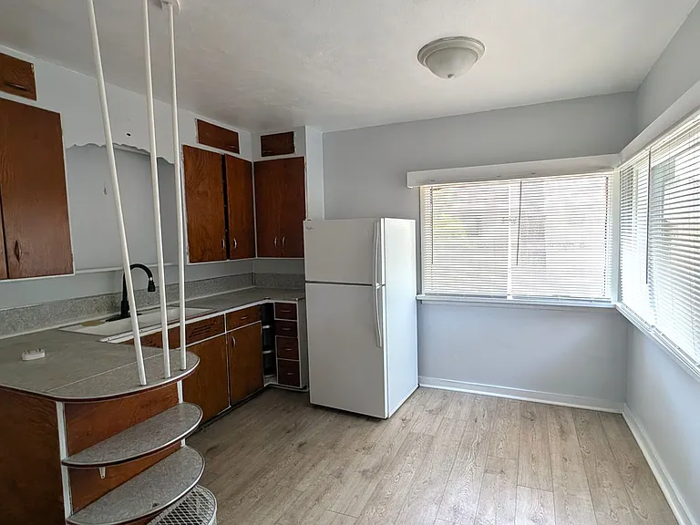 3017 Sanford St — Photo 3