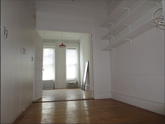 4th image of 1700 Lexington Ave APT 2