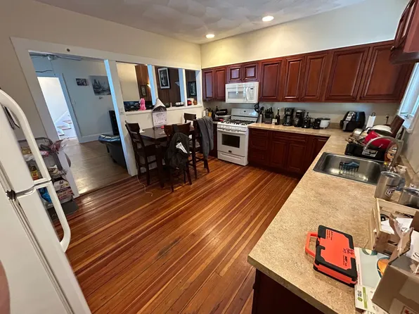 77 Bigelow St, Quincy, MA 02169
