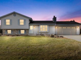 6748 Bay Wood Dr, Racine, WI 53402