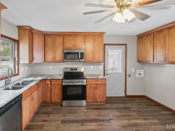 3rd image of 305 N Main St