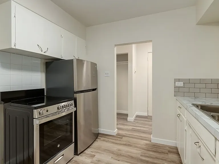 1028 13th Ave SW #6 — Photo 1