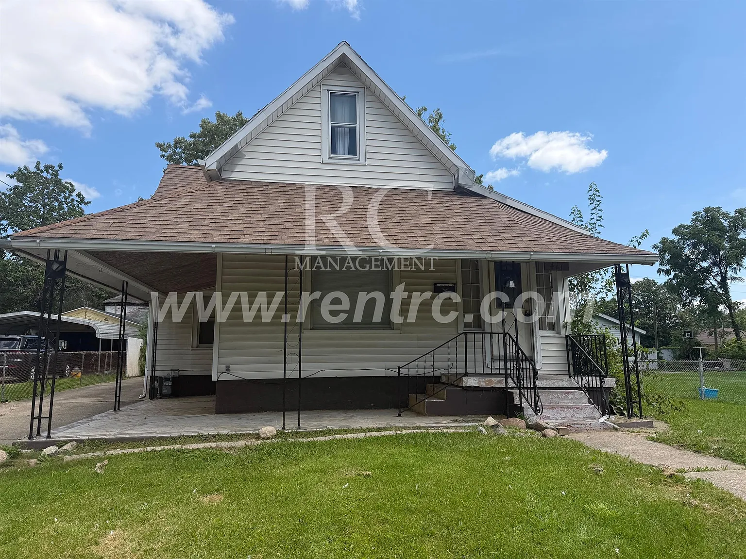 3 bed, 1150 sqft, $950 — Photo 1