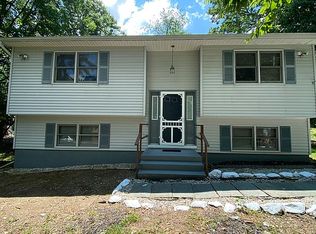 184 Clubhouse Dr, East Stroudsburg, PA 18302