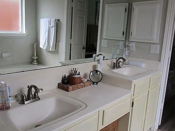 4th image of 5815 Willow Wood Ln