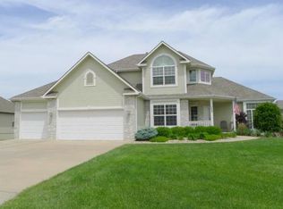 1268 SW Summit Crossing Dr, Lees Summit, MO 64081