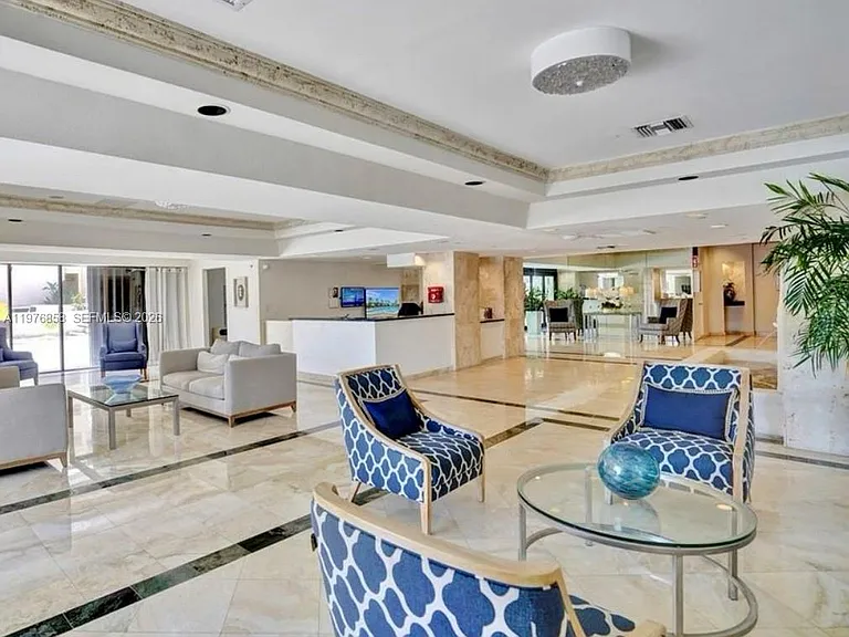 2625 Collins Ave #1110 — Photo 12
