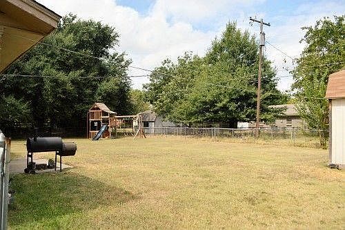 2nd image of 150 Simpson Ct
