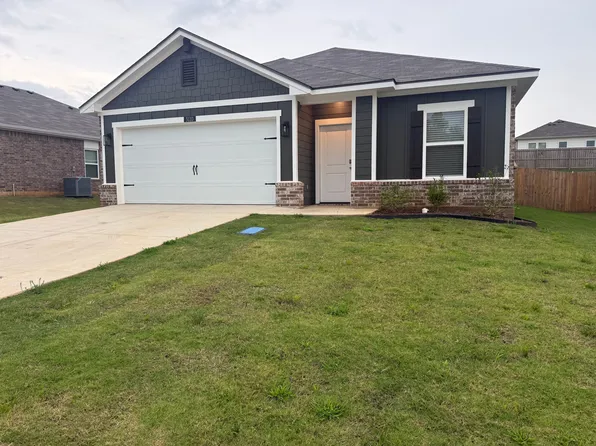 3110 Mesa Dr, Longview, TX 75601