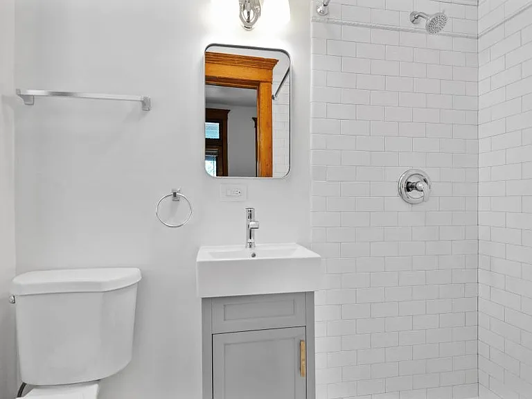 1417 W Belle Plaine Ave #2 — Photo 9