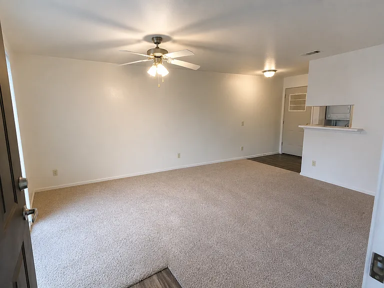 Riverbend Apartments — Photo 10