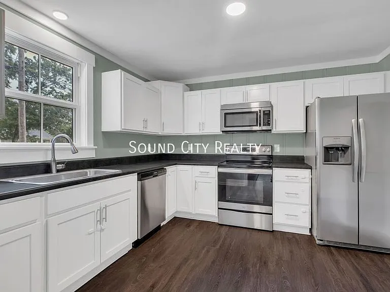 2929 Emery Dr — Photo 19