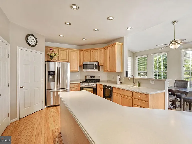6755 Calthorpe Pl — Photo 7