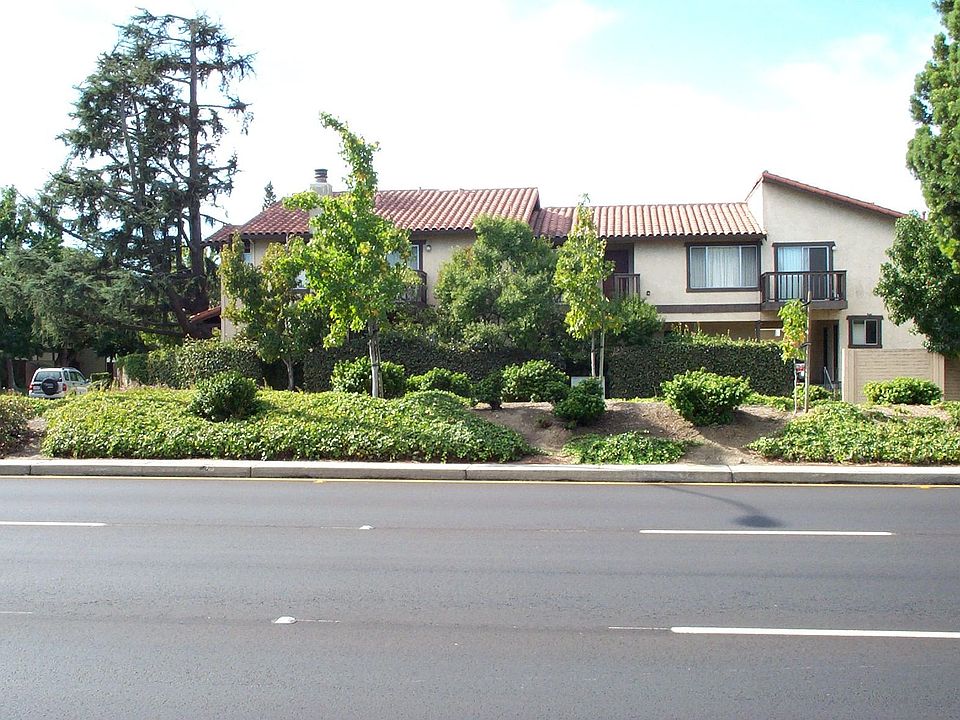 1st image of 479 La Conner Dr