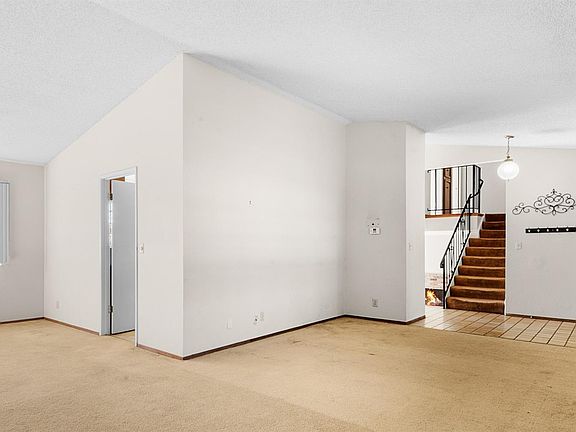 4th image of 669 Seville Lane