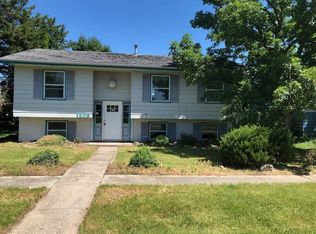 1209 E 4th St, Vinton, IA 52349