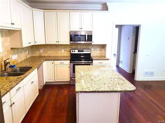 2nd image of 721 Evans St