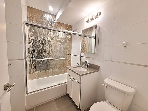 5th image of 2822 Astoria Blvd #3A