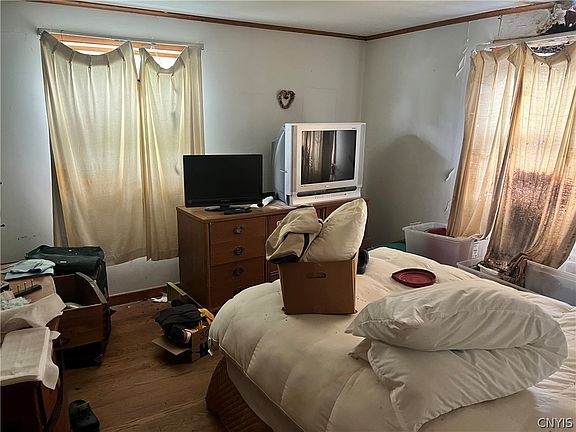 3rd image of 7723 Maple Rd