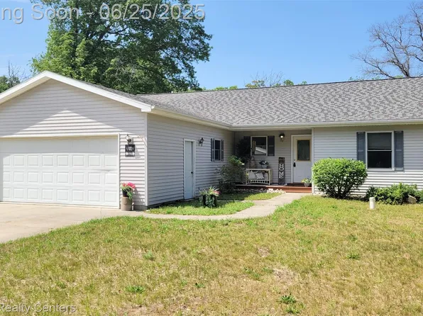 1621 Goldenrod Dr, Houghton Lake, MI 48629