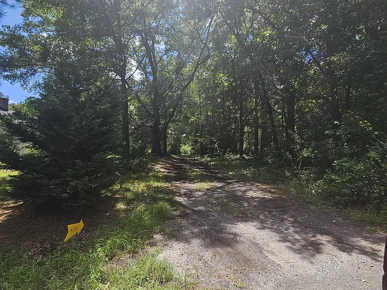 Pottery Rd — Photo 1