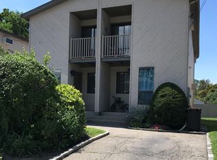 7 Dunwood Rd, Port Washington, NY 11050