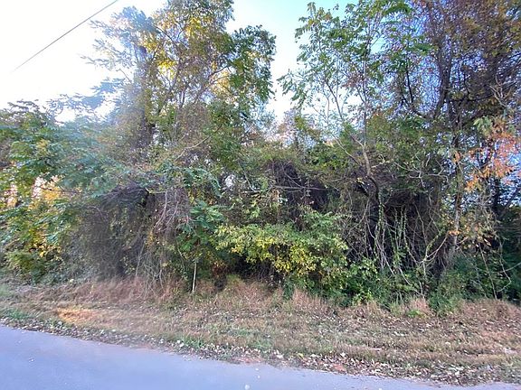 2nd image of 717 Malin Dr #3