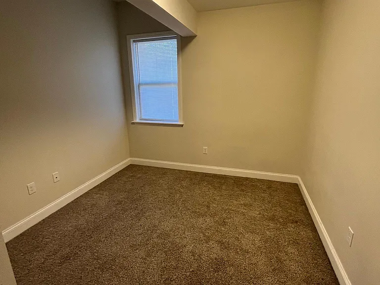 516 E Chestnut St #6 — Photo 10