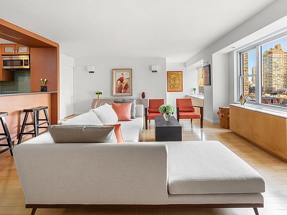 2nd image of 301 E 75th St #12HJ