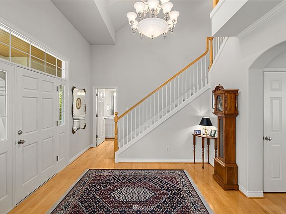 High ceiling, open foyer with hardwood flooring to greet your guests.