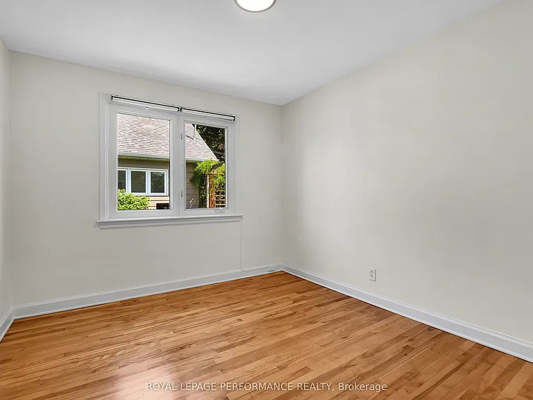 2243 Hillary Ave — Photo 15