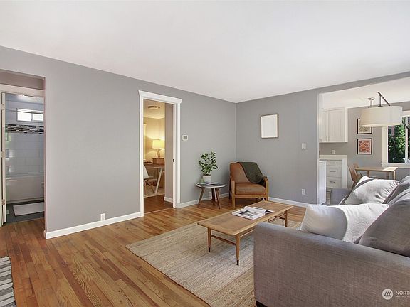 4th image of 19612 Forest Park Drive NE