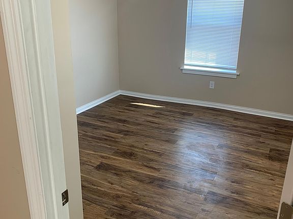4th image of 405 W Lake Ave