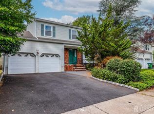 11 Bernice St, Edison, NJ 08820