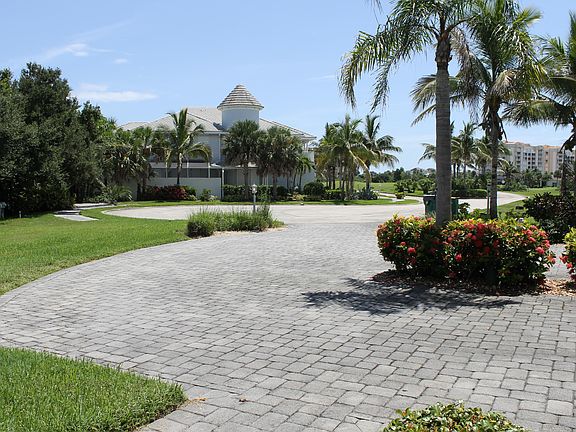 3rd image of 704 Spanish Moss Ct