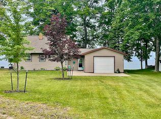 573 Arrowhead Beach Rd, Luxemburg, WI 54217