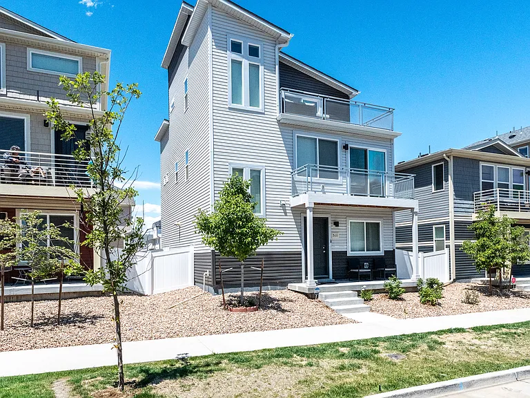5111 N Yampa St — Photo 2