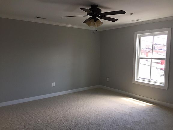 4th image of 7 W Market St #200