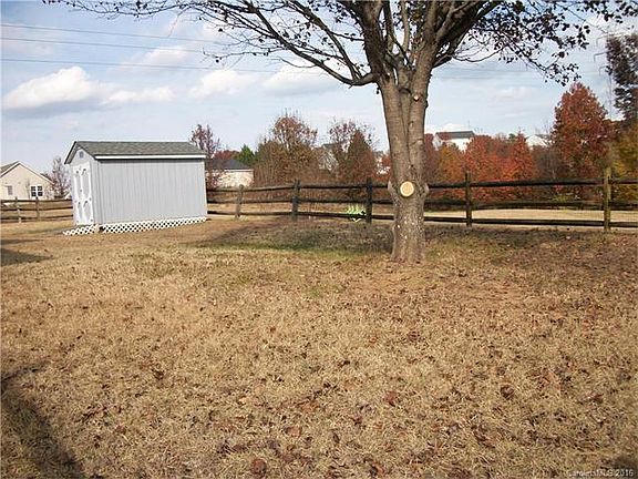 3rd image of 108 Lantana Dr