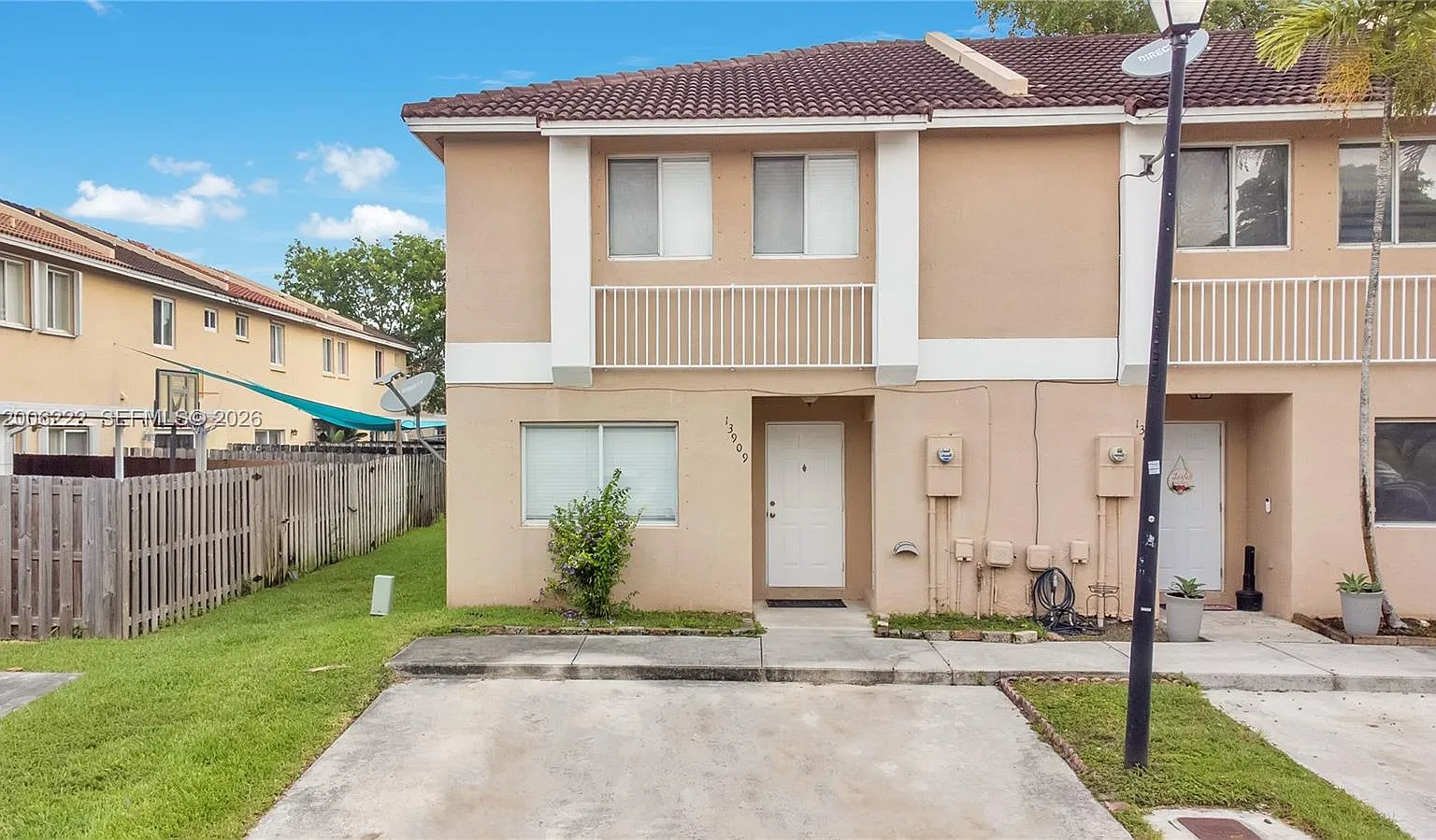 3 bed, 2.5 bath, 1462 sqft, $2,750 — Photo 2