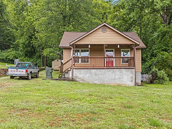3rd image of 49 Hemlock Cir