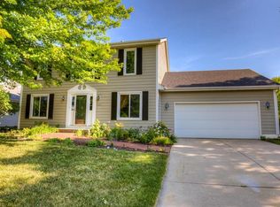 8021 Plum Dr, Urbandale, IA 50322