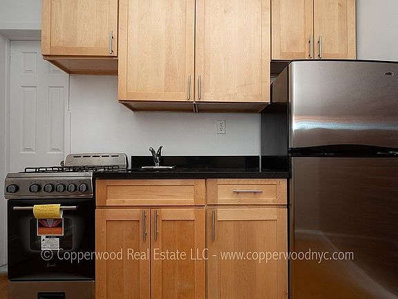 5th image of 310 E 85th St APT 1A