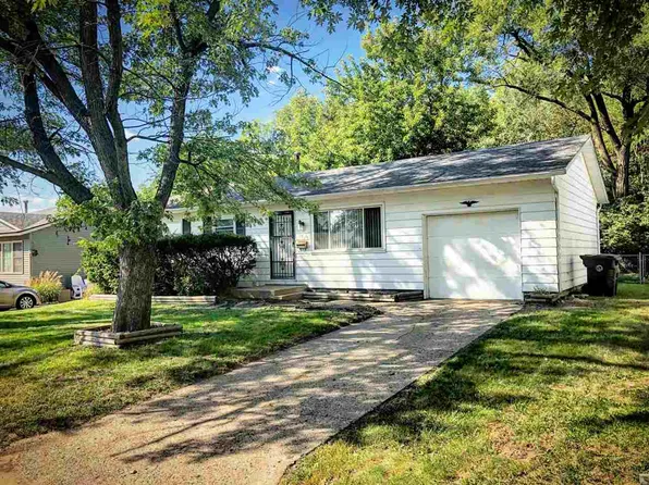 1409 Arthur St, Pekin, IL 61554