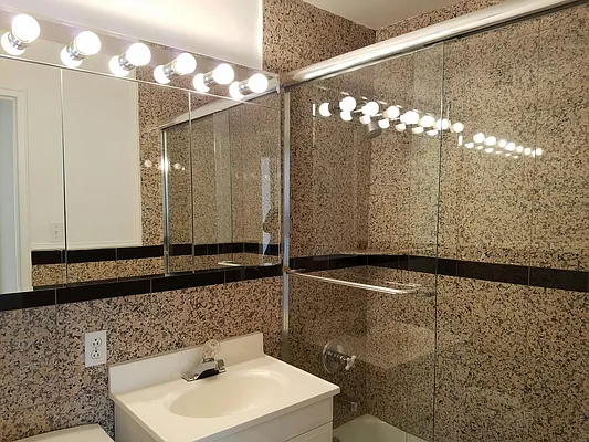 Rented by Manhattan Apartment Organization | media 35