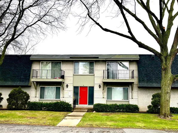 19820 W Twelve Mile Rd APT 22, Southfield, MI 48076