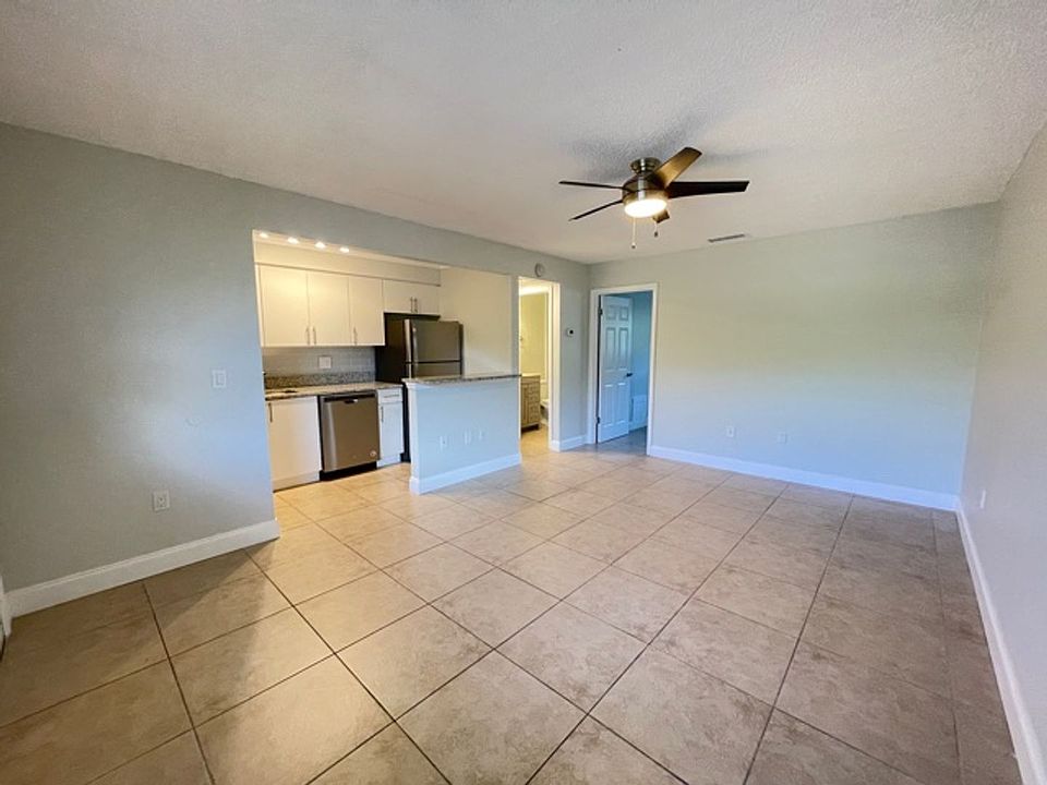 Promenade Apartments - 1045 Cocoanut Ave Sarasota FL | Zillow