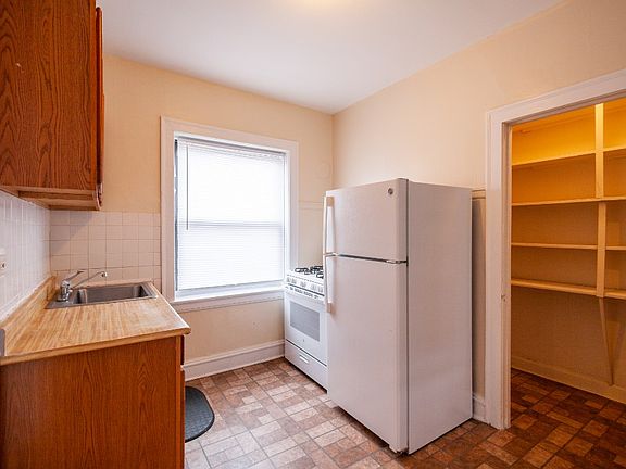 4th image of 6509 N Hoyne Ave #3N